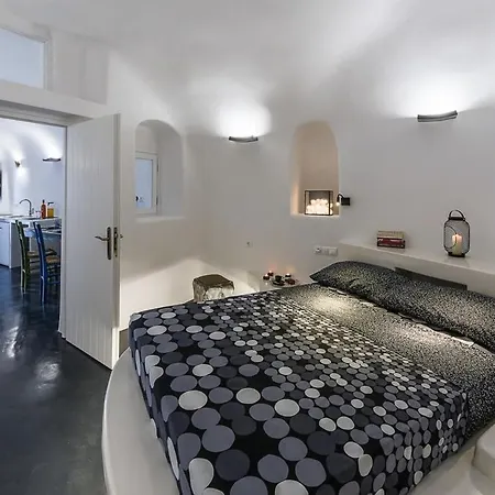 Santorini Traditional 1bd Apt With Private Hot Tub Appartement