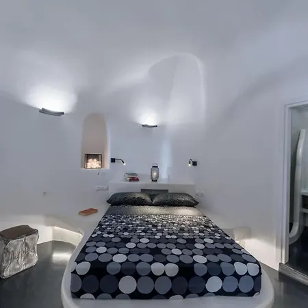 Santorini Traditional 1bd Apt With Private Hot Tub Appartement