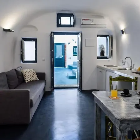 Santorini Traditional 1bd Apt With Private Hot Tub Appartement