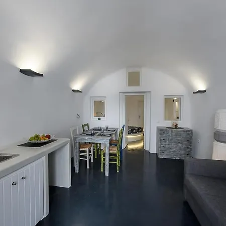 Santorini Traditional 1bd Apt With Private Hot Tub * Fira (Santorini)