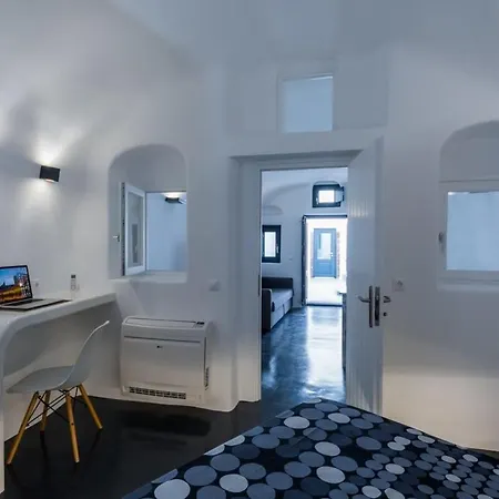 Santorini Traditional 1bd Apt With Private Hot Tub Appartement